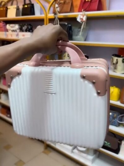 Side traveling box